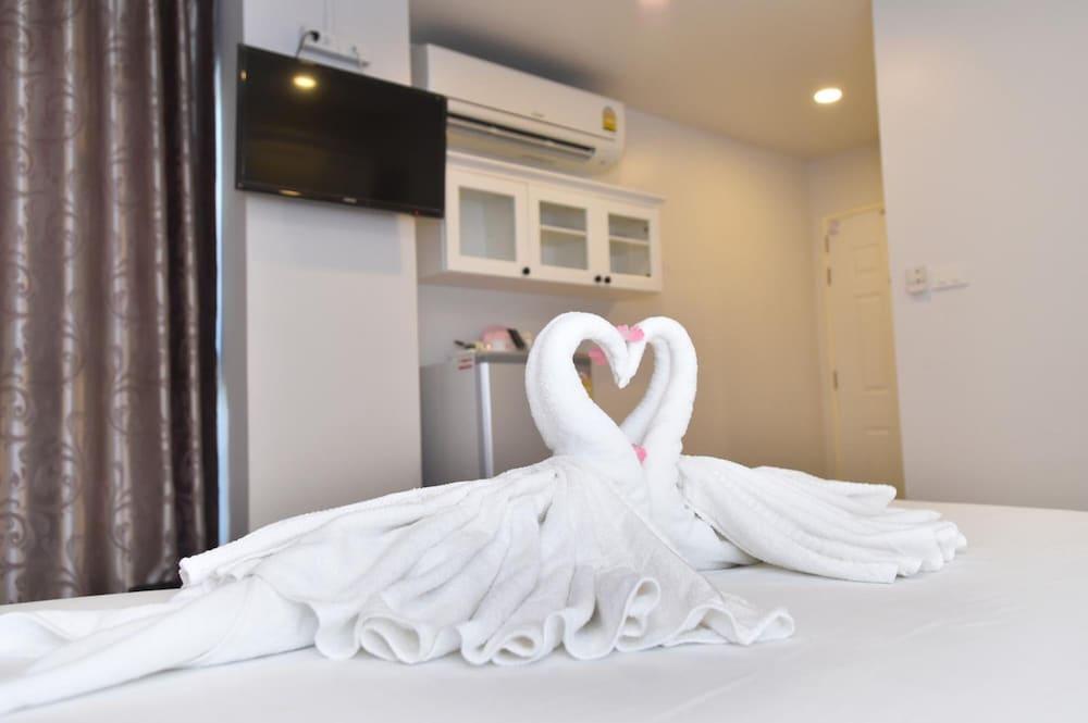 Parvena Hotel Bangkok Exterior photo
